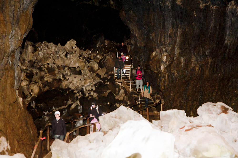 lava cave tours bend oregon
